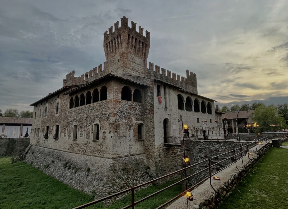 Cavernago: il Borgo dei Due Castelli nella Pianura Bergamasca