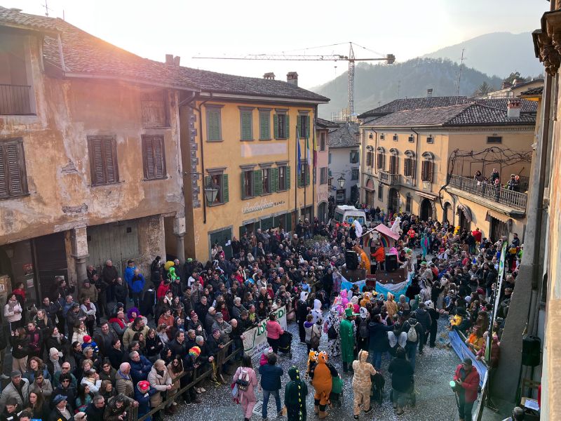 Clusone celebra il 72° Carnevale con dieci giorni di allegria e tradizione